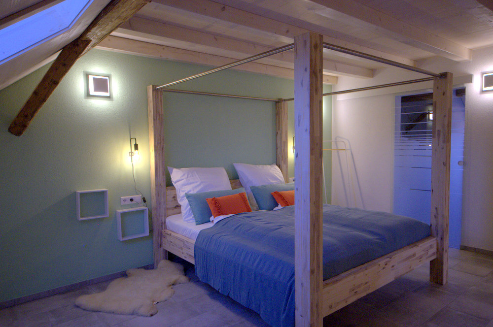 Romantisches Himmelbett in der Ferienwohnung Scheune Gottmadingen
